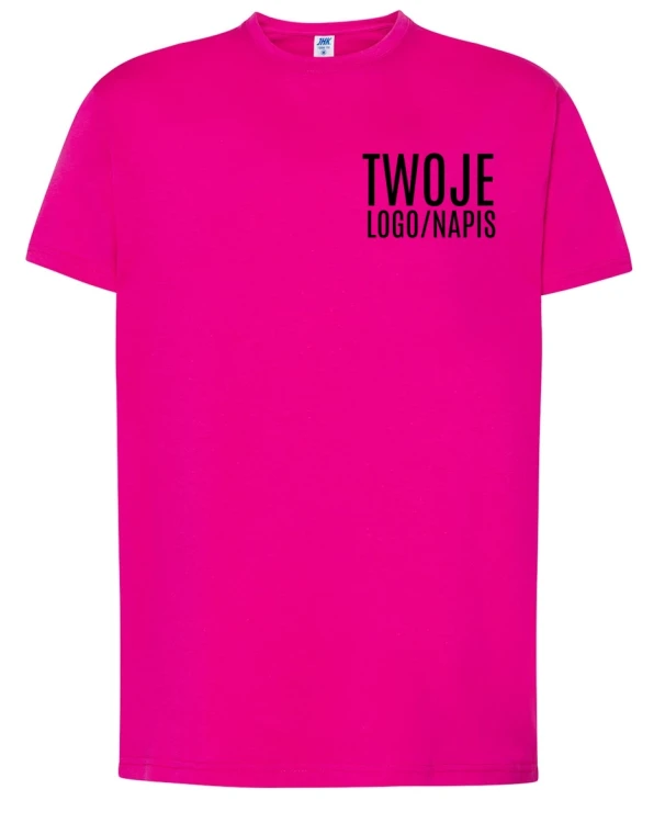 fuksjowa koszulka promocyjna z logiem firmowym.webp